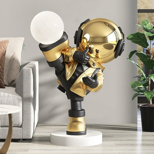 Kung Fu Standing Astronaut Lamp - Hemkonst