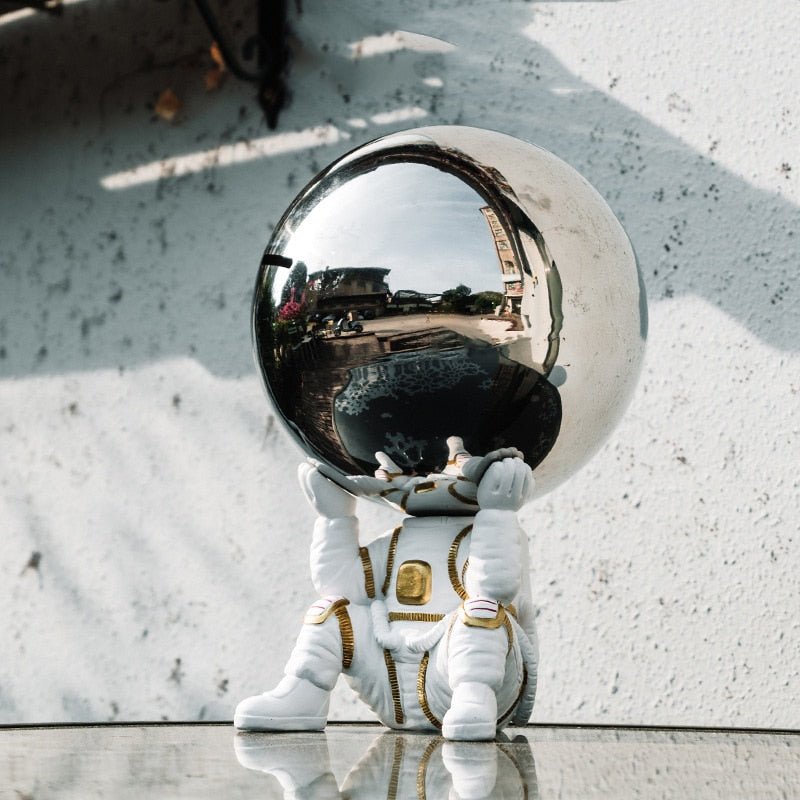 Astronaut Piggy Bank Sculpture Gift - Hemkonst